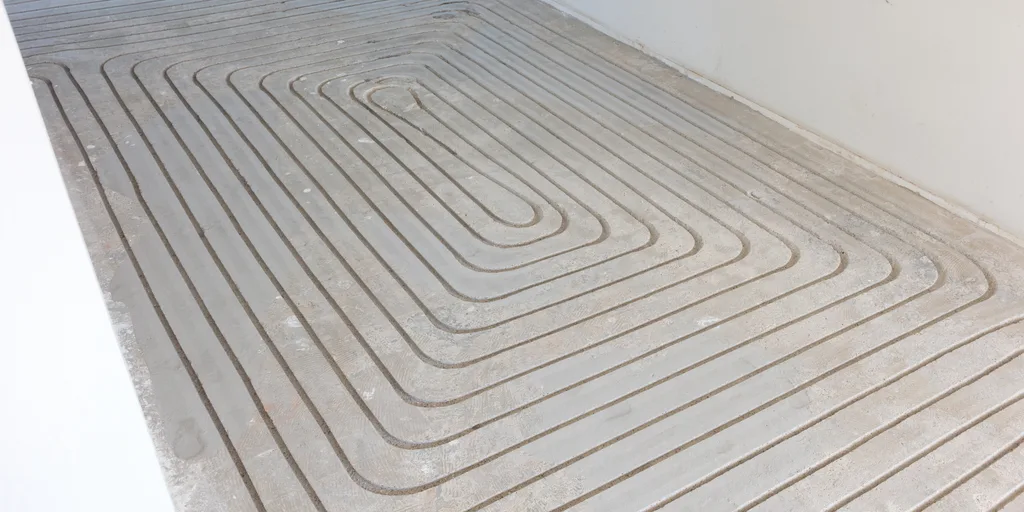 Estrich eingefräst für nachgerüstete Fußbodenheizung