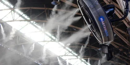 Luftbefeuchter an einer Wand